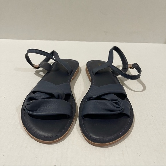 Women’s Crevo Lark Blue Leather Sandals Size 8.5 US! - Picture 3 of 10